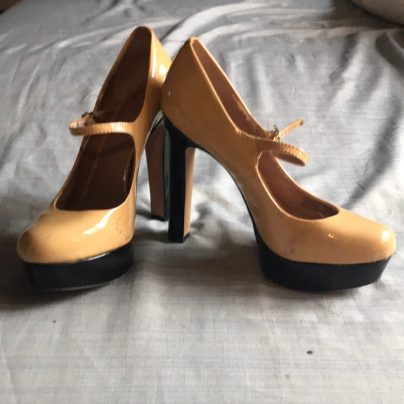 Vince Camuto Shoes - Vincent Camuto tan/black Mary Janes 7.5